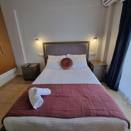 Greenhill Holiday Suites Sarti Esterno foto