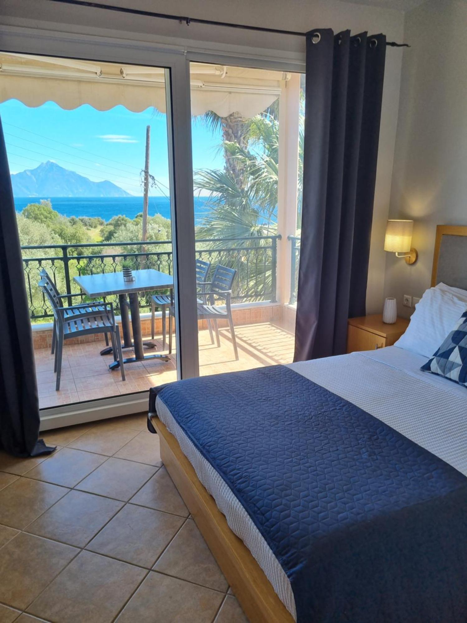 Greenhill Holiday Suites Sarti Esterno foto