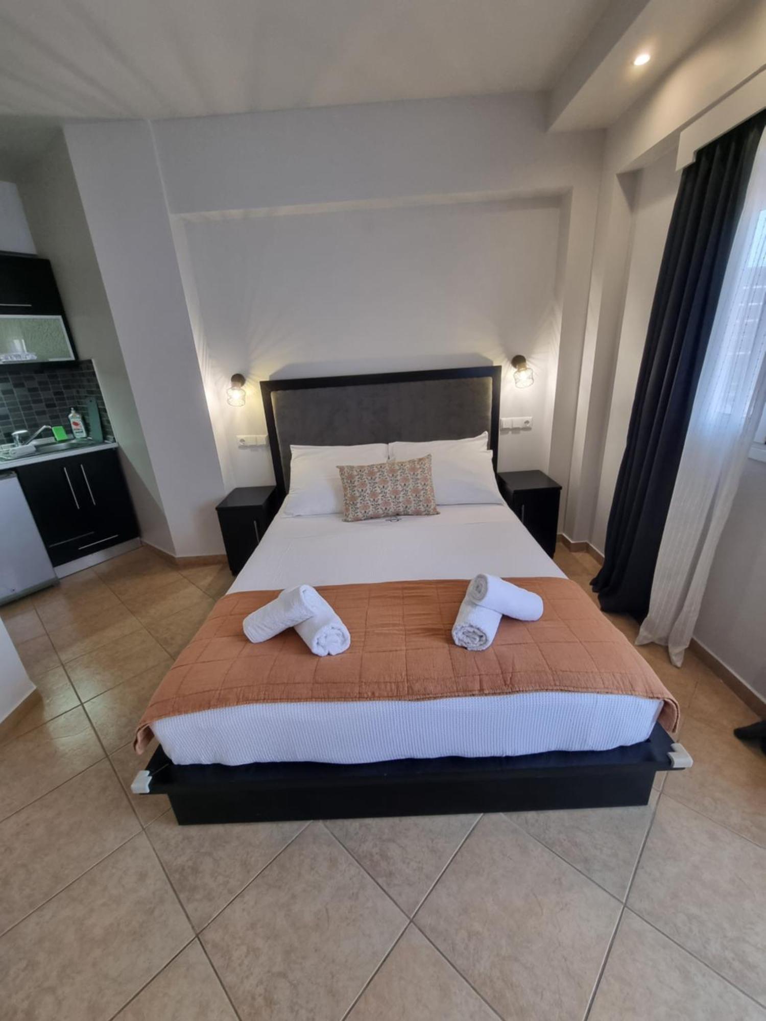 Greenhill Holiday Suites Sarti Esterno foto