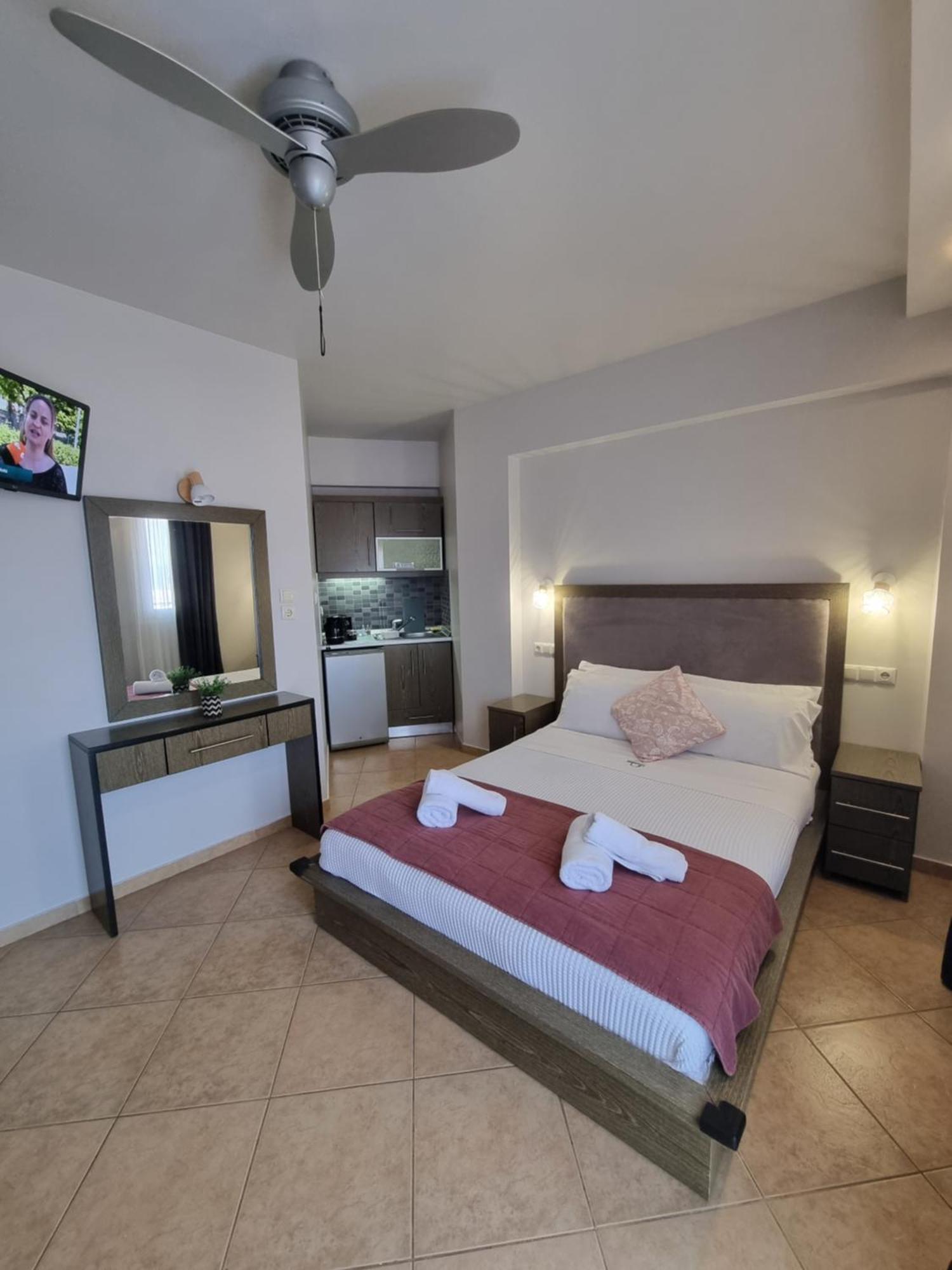 Greenhill Holiday Suites Sarti Esterno foto