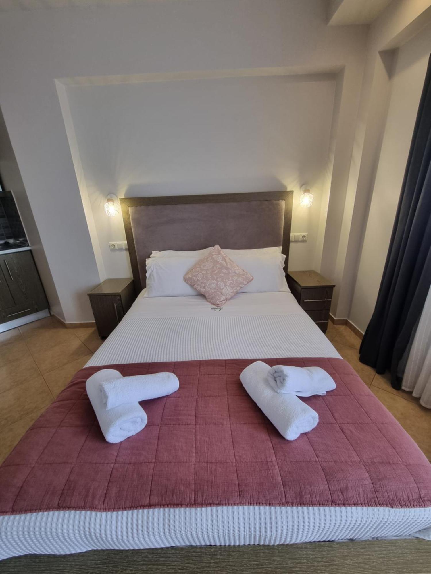 Greenhill Holiday Suites Sarti Esterno foto