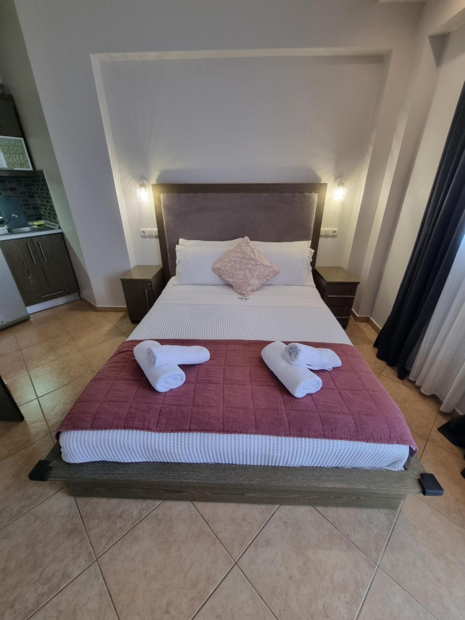 Greenhill Holiday Suites Sarti Esterno foto