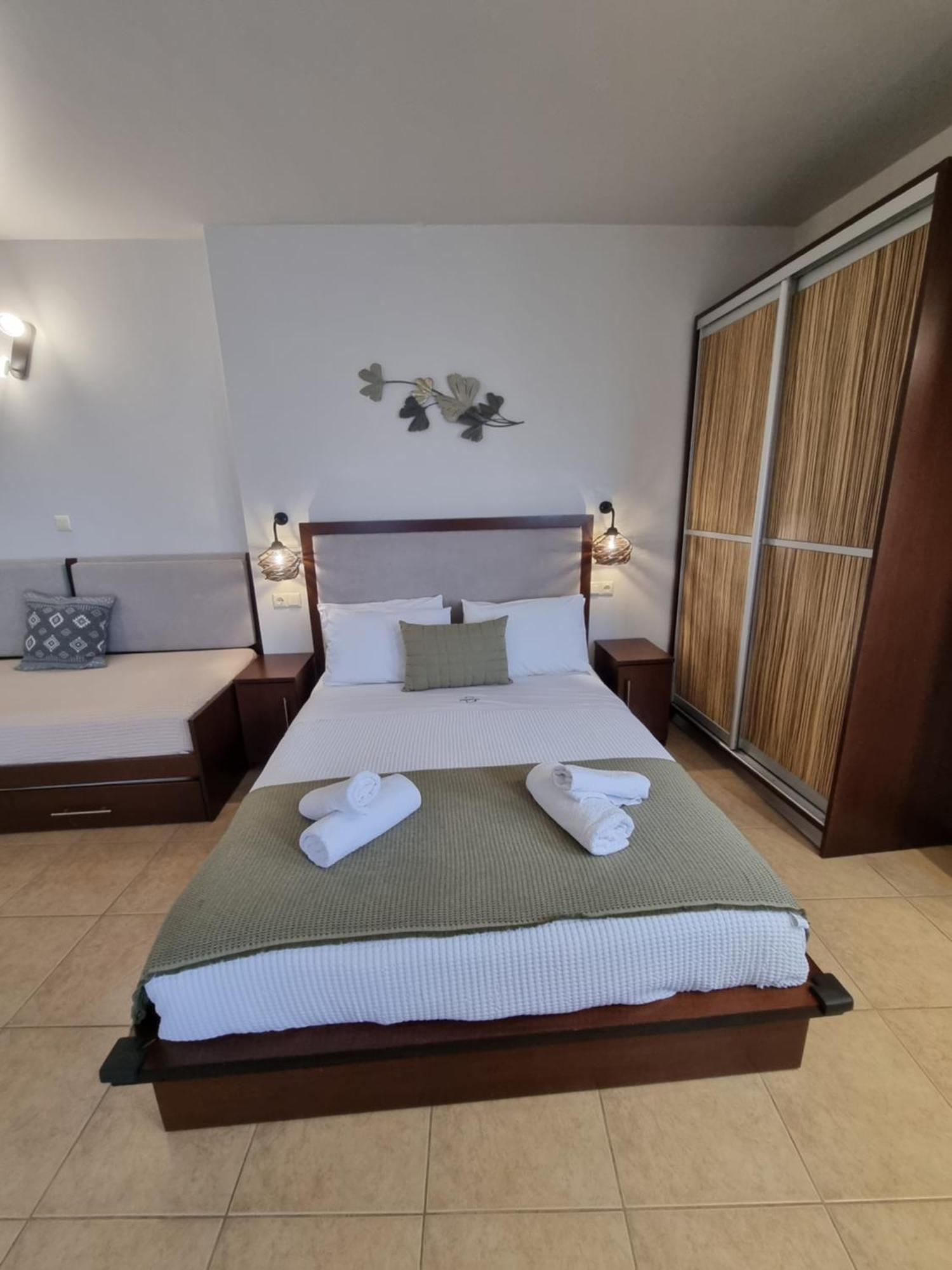 Greenhill Holiday Suites Sarti Esterno foto